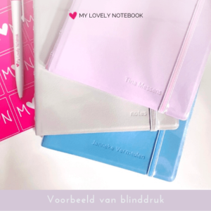 Boekje met naam met blinddruk